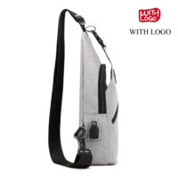 #2460 Bolso bandolera con puerto usb y orificio para auriculares con tu logo - Imagen 5